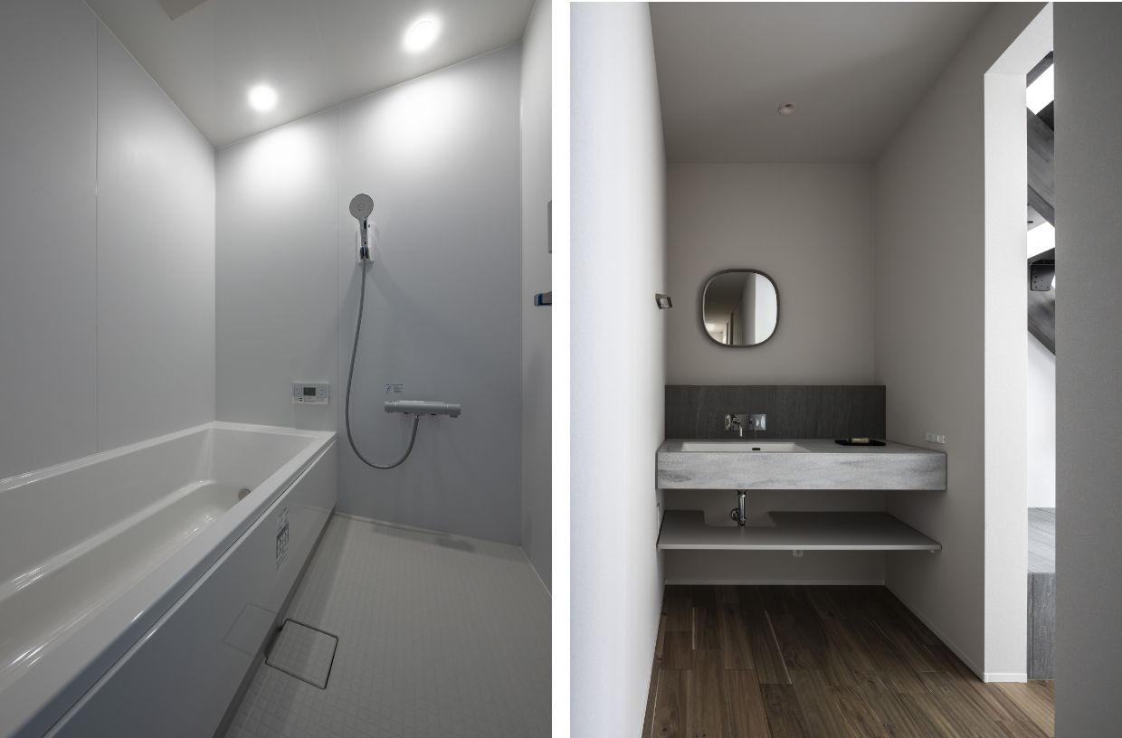 浴室と洗面スペースを並べて配置し、白とグレーで統一した清潔感のある水回り空間の様子