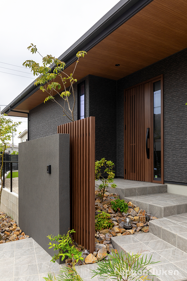 庭と暮らす平屋の邸宅
