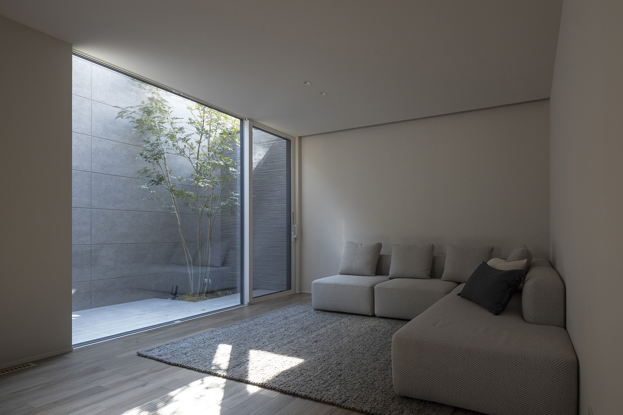 【岡崎】余白が暮らしを豊かにする 美しき静寂の半平屋